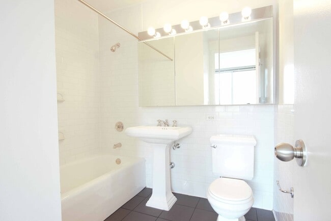 Interior Photo - 101 West End Avenue