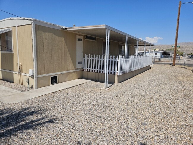 Building Photo - Cute and Clean 2 bed/1 Bath in central BHC