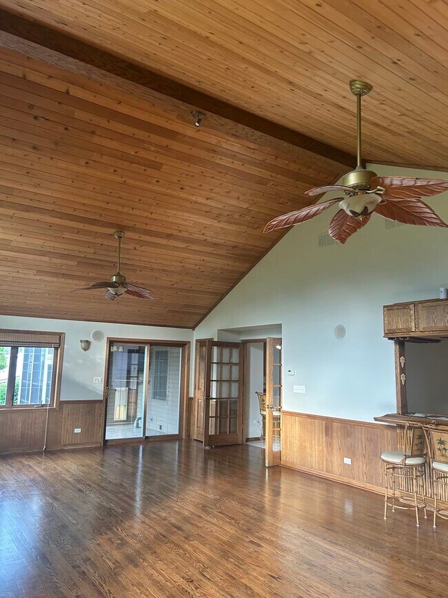 Building Photo - 527 Springwood Ln