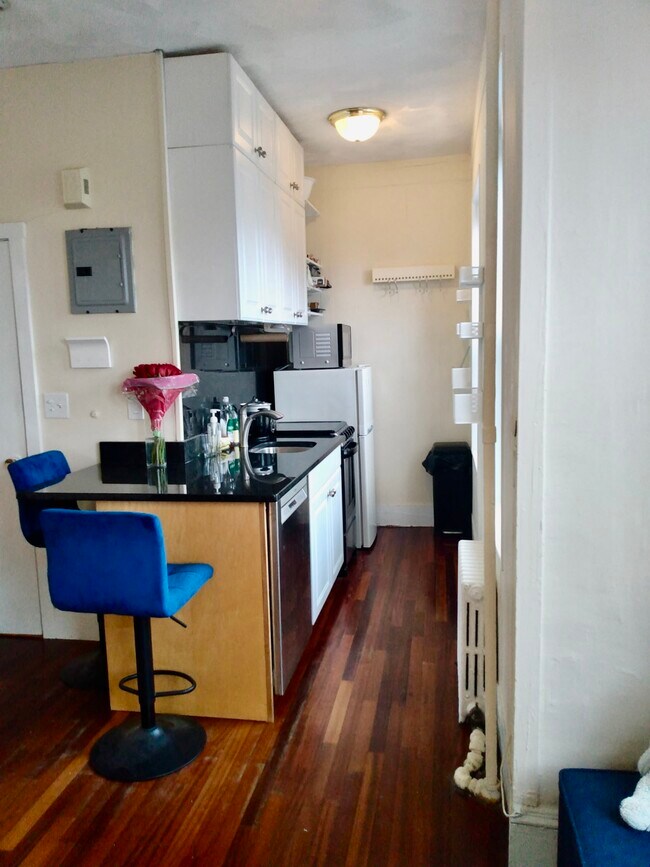 Building Photo - 108 Myrtle St