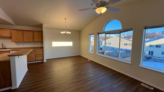 Building Photo - 3 Bed, 2.5 Bath - Beautiful Mountain Views - Close to JBER!