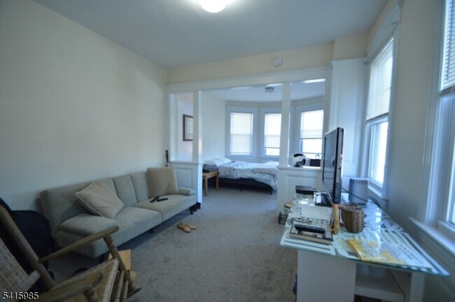 Building Photo - 17 Bowers Ln