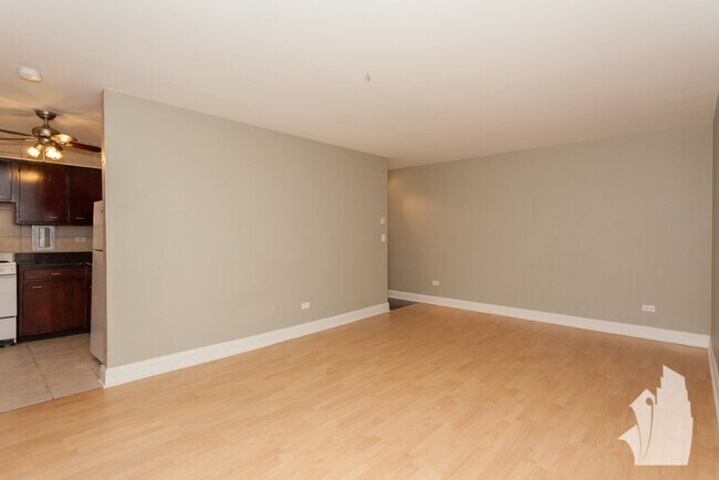 Building Photo - 426 W Barry Ave