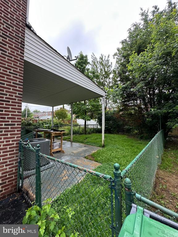 Building Photo - 1122 Coyne Pl
