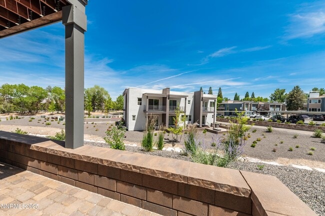 Building Photo - 1513 Golf Club Dr