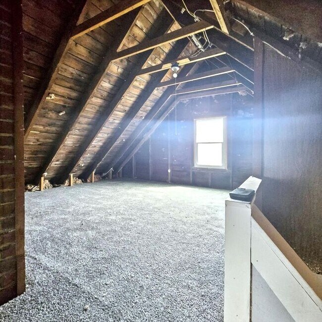 Building Photo - 3-Bedroom Home with Attic and Basement in ...