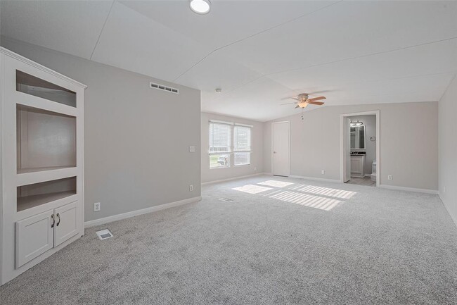Building Photo - 8856 Greenwood Dr