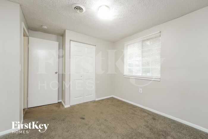 Building Photo - 5289 Old Trail Cir