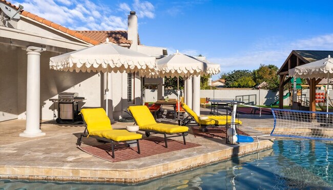 Building Photo - 2431 E Laurel St