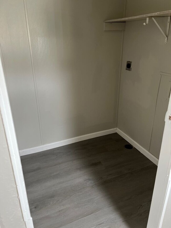 Building Photo - Newly Remodeled Mobile Home For Sale or Re...