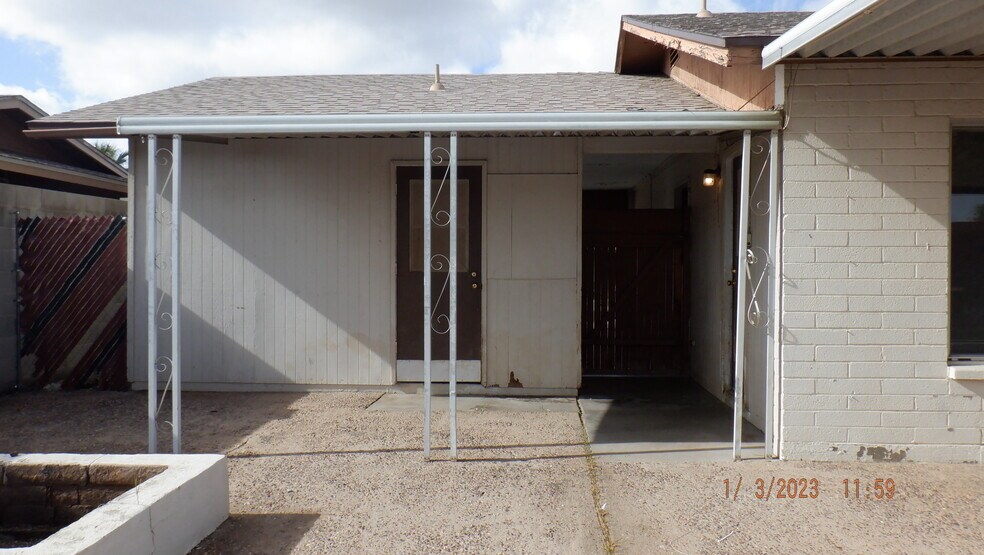 laundry shed and rear gate - 563 N Santa Anna