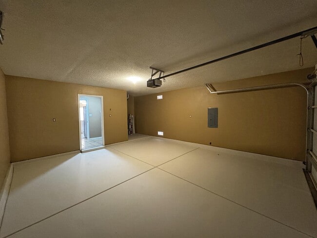 Building Photo - 923 Telstar Loop NW