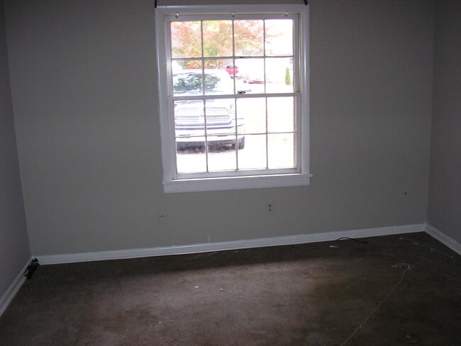 Building Photo - 1533 N Sunrise Dr