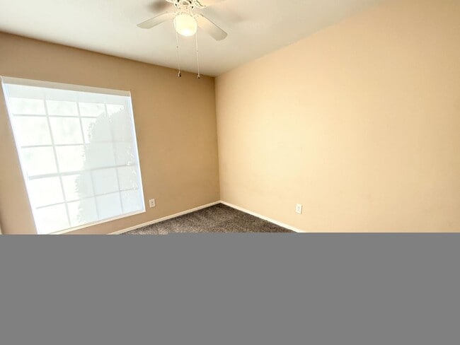 Building Photo - 509 W Ensueno Ct