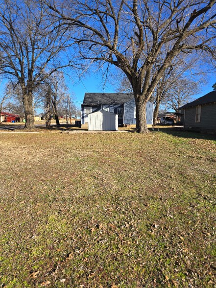 Building Photo - 1523 N Barta Ave