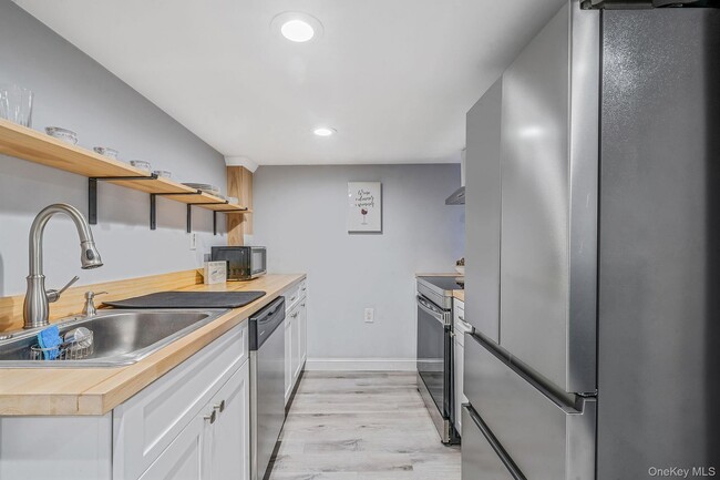 Building Photo - 10 Community Rd