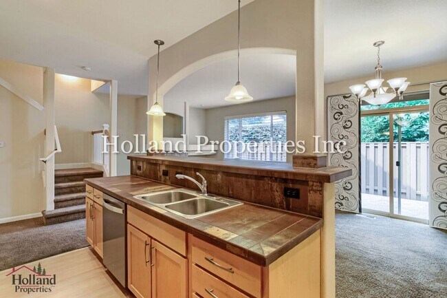 Building Photo - 4949 SW 141st Ave