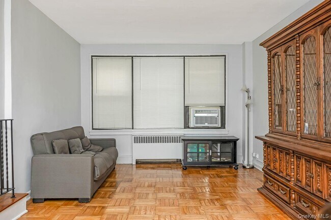 Building Photo - 98-50 63rd Dr