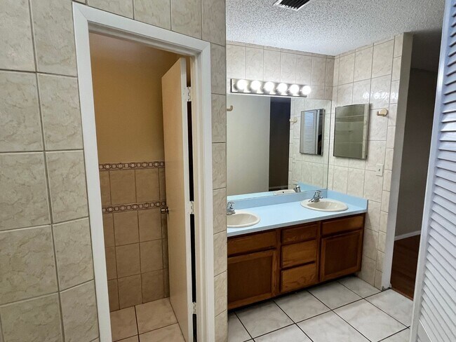 Building Photo - 1186 Lamplighter Dr NW