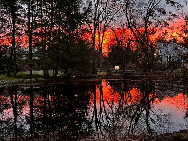 Building Photo - 16 Crooked Mile Rd