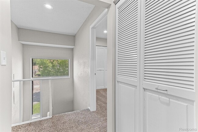 Building Photo - 5317 Fairway Ln