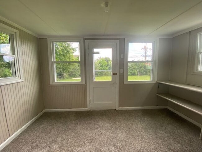 Building Photo - 2 Bed 1 Bath Available in Springfield+