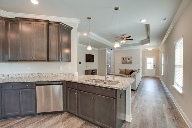 Building Photo - 150 Shrewsberry Dr