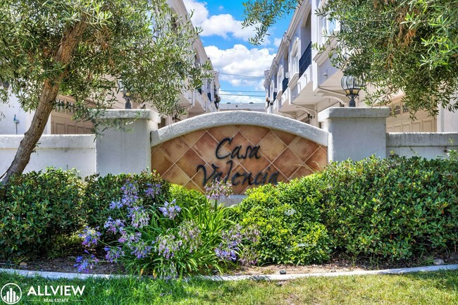 Building Photo - Rare 3-Story Hillcrest Townhome | 3BR/3BA ...
