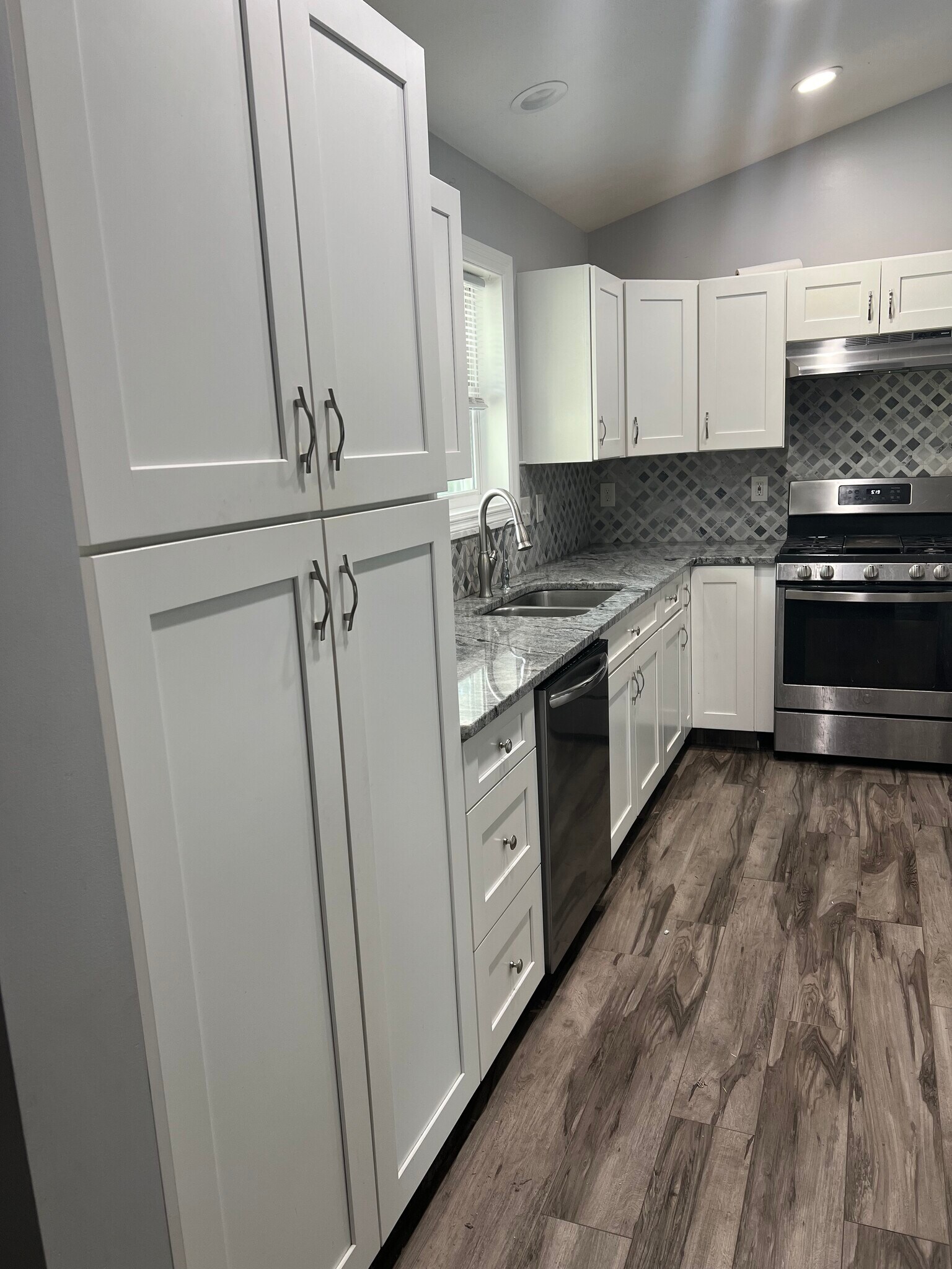 Building Photo - 6126 Jeffrey Pl