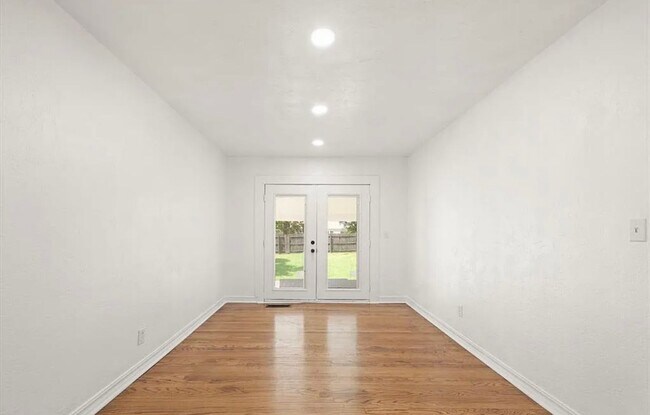 Building Photo - Charming Central OKC/Venice Neighborhood h...