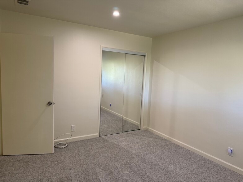 Building Photo - 486 Vaquero Ln