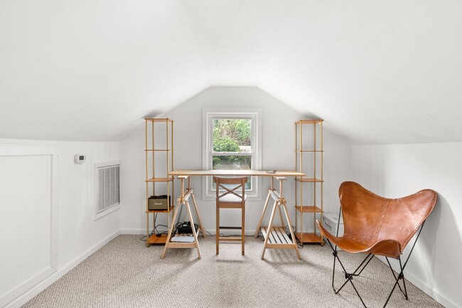 Building Photo - Walk to Hillsboro Village – 24th Ave S Gem!