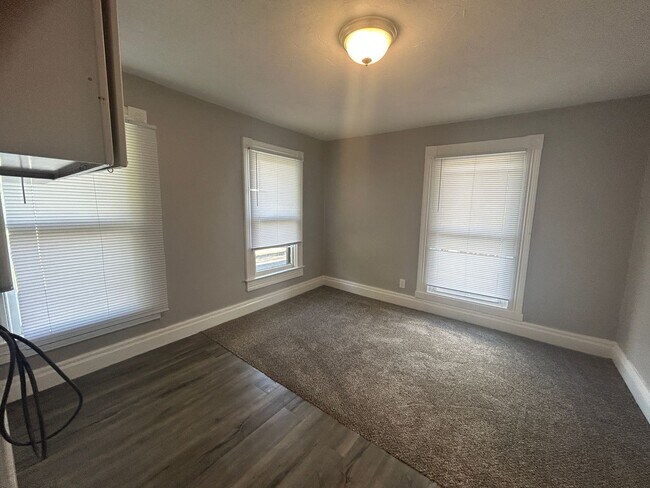 Building Photo - 3 Bedroom with a bonus room in East Davenport