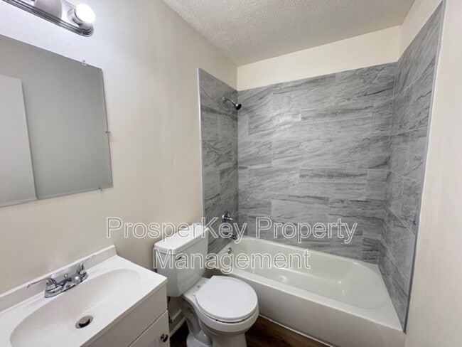 Building Photo - 2736 Chevy Chase Dr