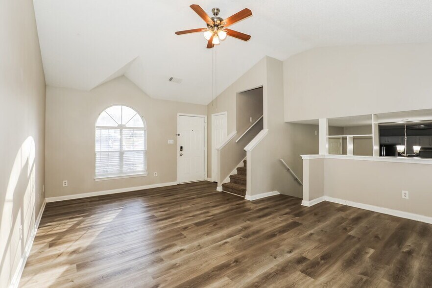 Building Photo - 330 Brookside Dr