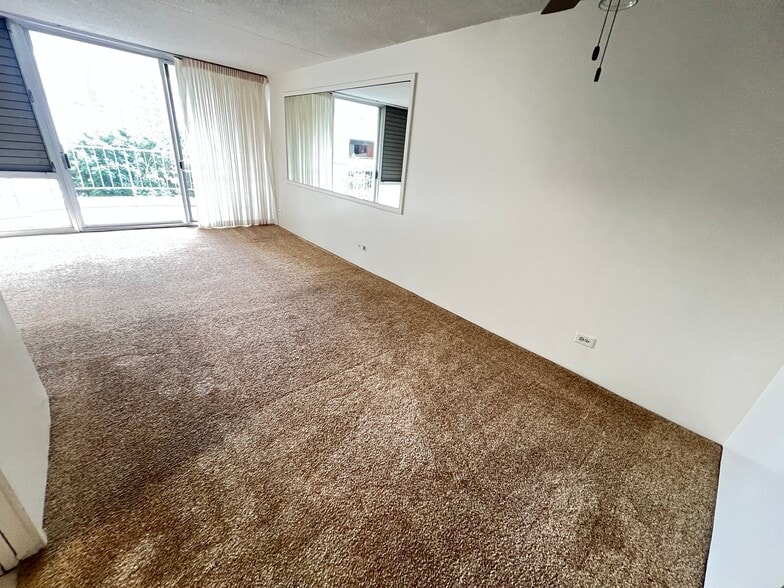Building Photo - 1717 Ala Wai Blvd