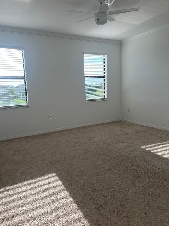 Building Photo - 3BR/2.5BA/1CG Townhome in Gran Paradiso