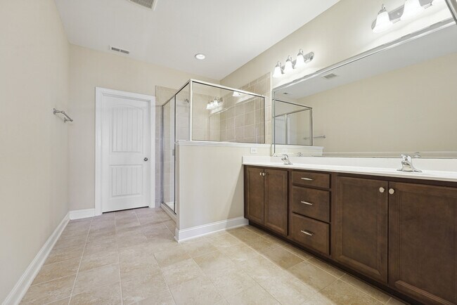 Building Photo - 322 Acorn Hollow Pl
