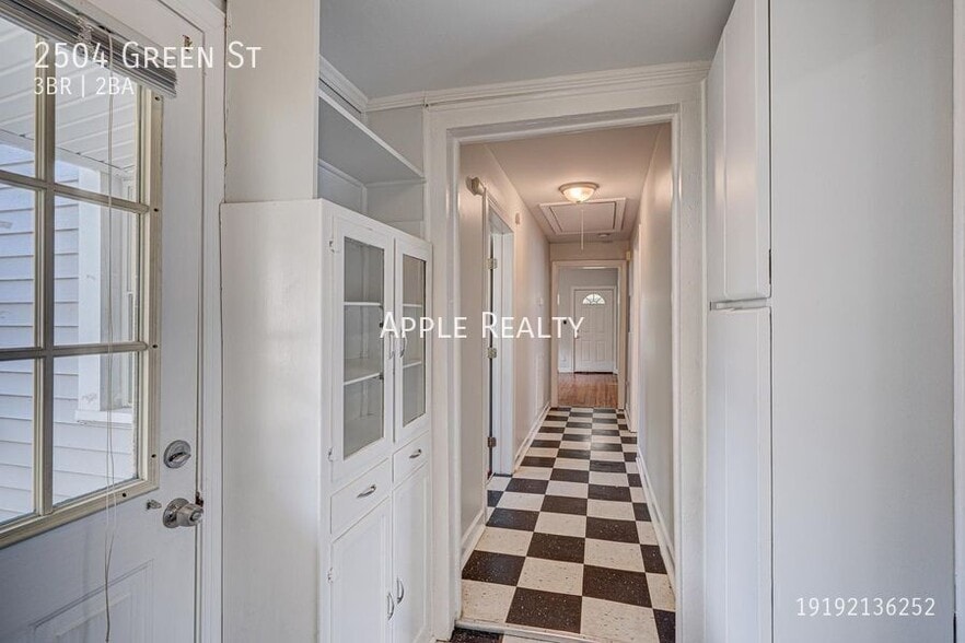 Building Photo - 2504 Green St