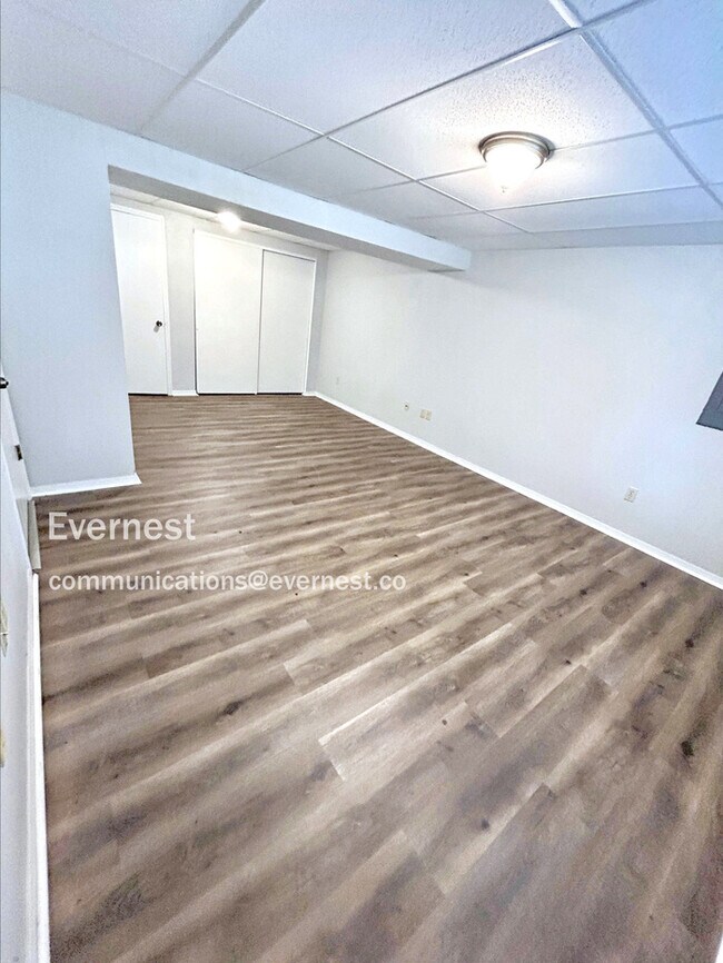 Building Photo - 2012 White Haven Dr