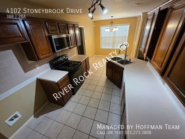 Building Photo - 4102 Stoneybrook Dr