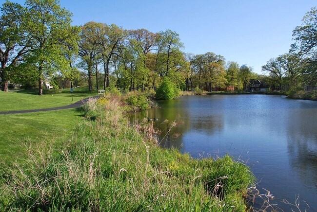 Building Photo - 2260 Abbeywood Dr