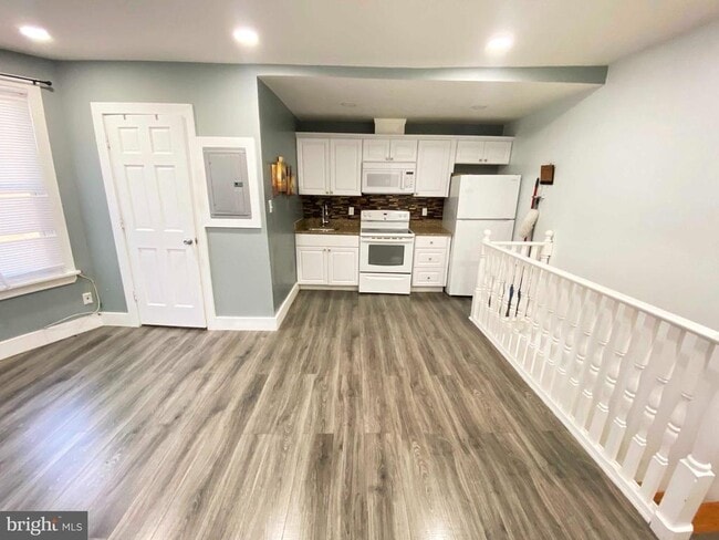 Building Photo - 315 N 52nd St