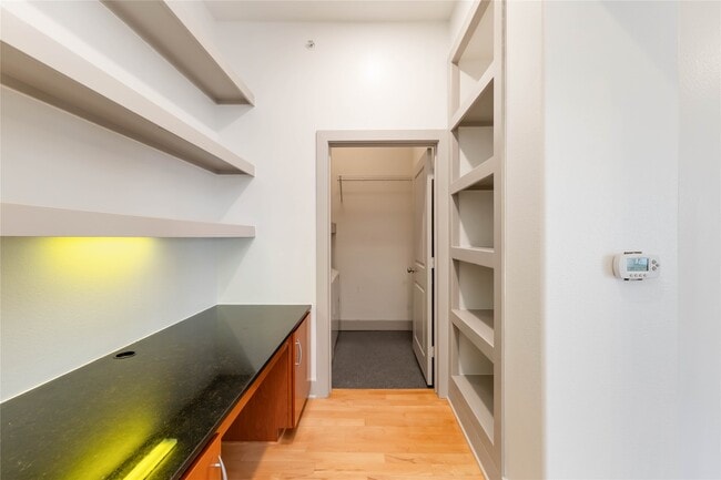 Building Photo - 1901 Post Oak Blvd