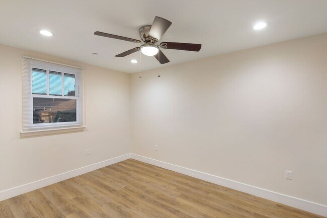 Building Photo - Brand New 2BR/1BA with Downtown LA Views in Historic Pico Union - First Time  on Market!