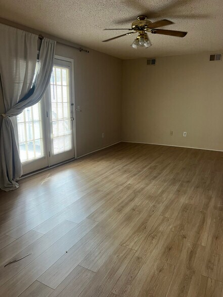 Building Photo - 743 Coventry Ln