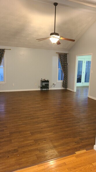 Building Photo - 406 Old Towne Rd