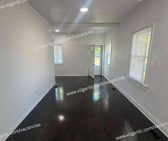 Building Photo - 2435 Diamond St