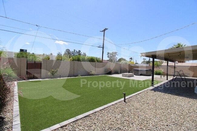 Building Photo - 8033 E Weldon Ave