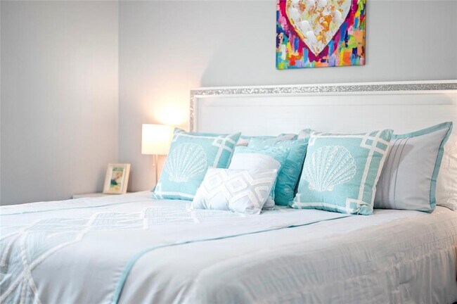 Building Photo - 2100 Como St